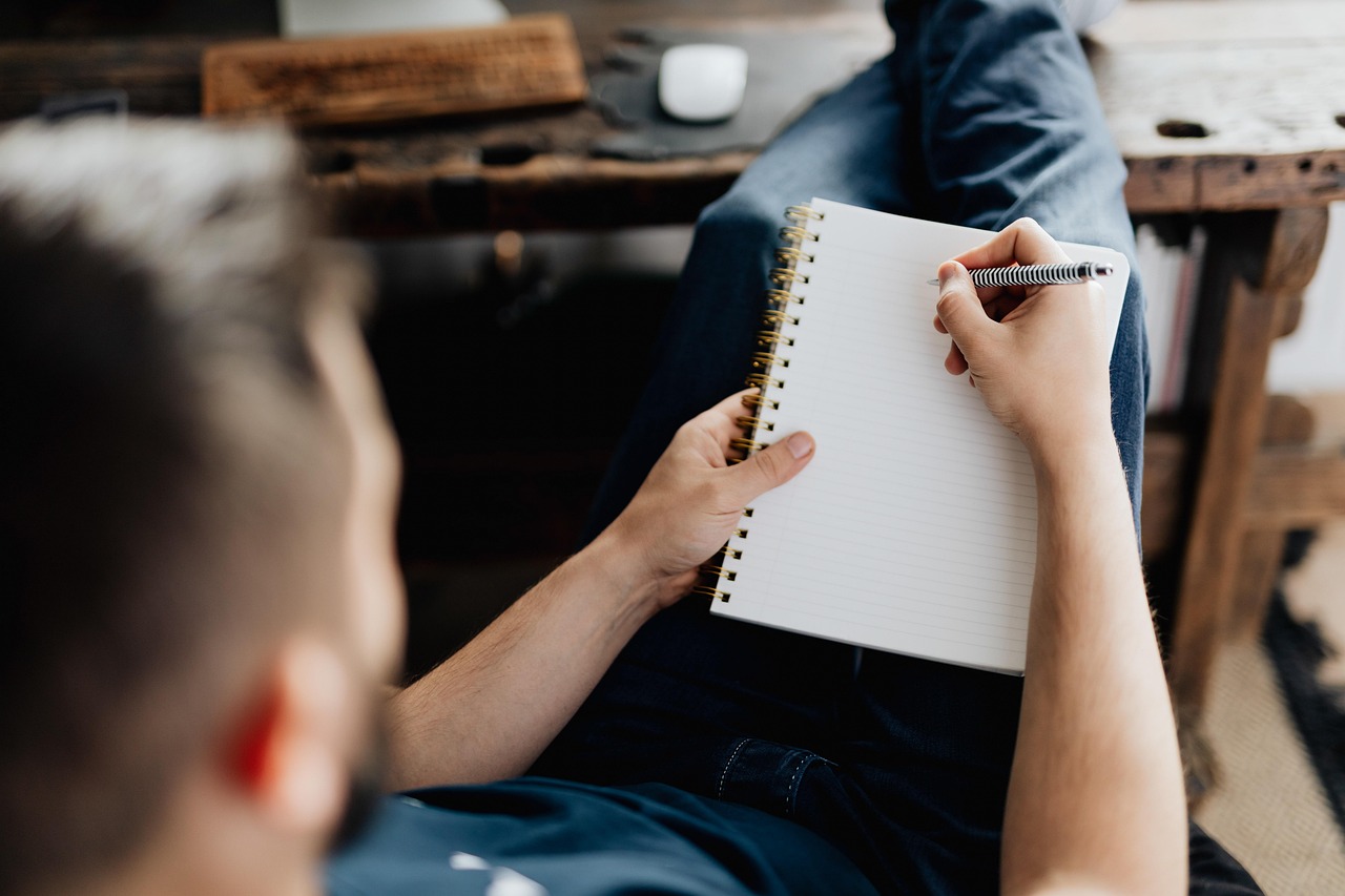 Notebook and pen — a practical playbook for when a home carrier cuts roaming